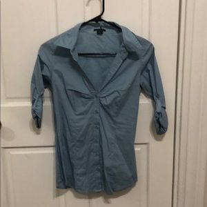 Shirt with a V-cut